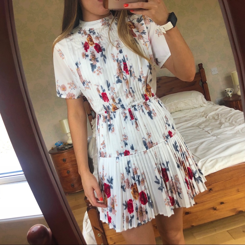 NWT! Boohoo - White Floral Mini Dress!